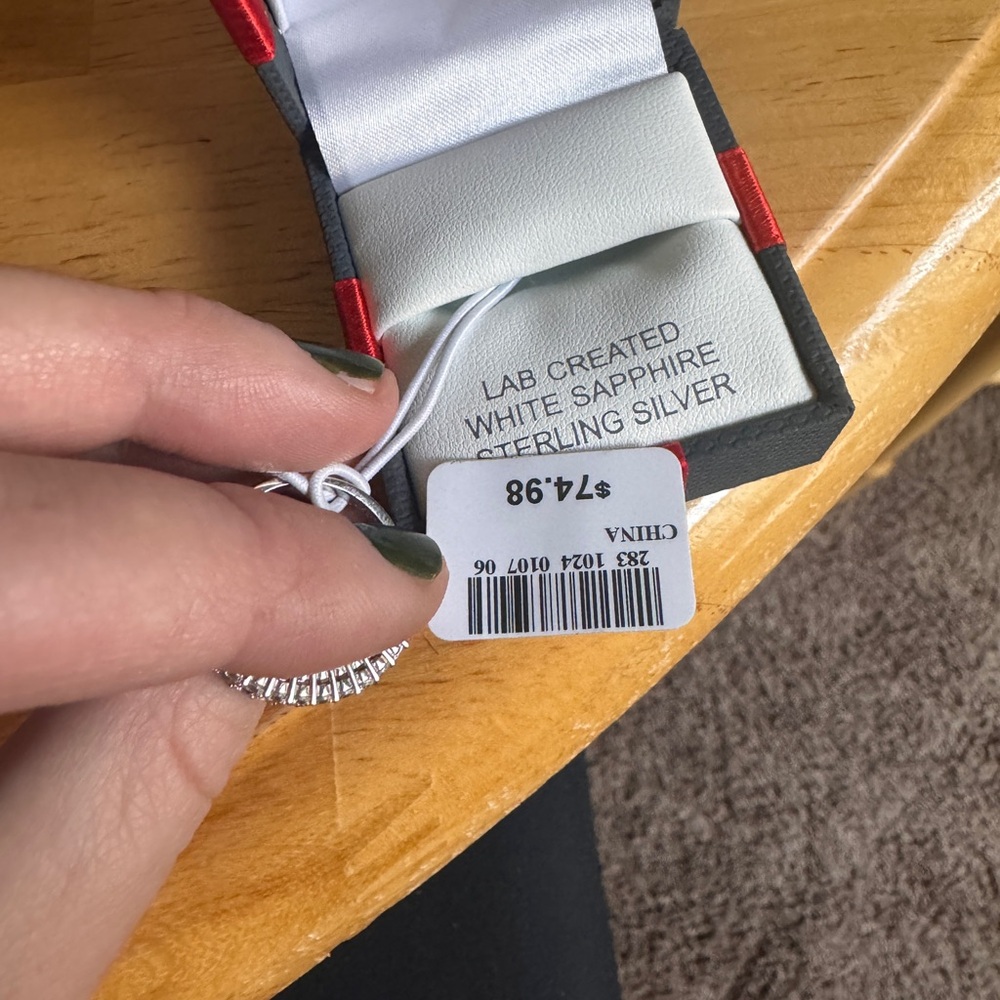 Size 7 ring - Picture 2 of 5